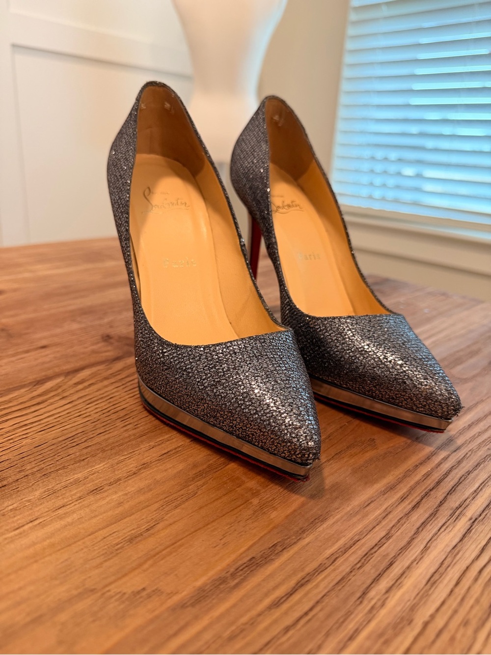 Christian Louboutin Metallic Textured Pointed Toe Pumps Heels Size 39